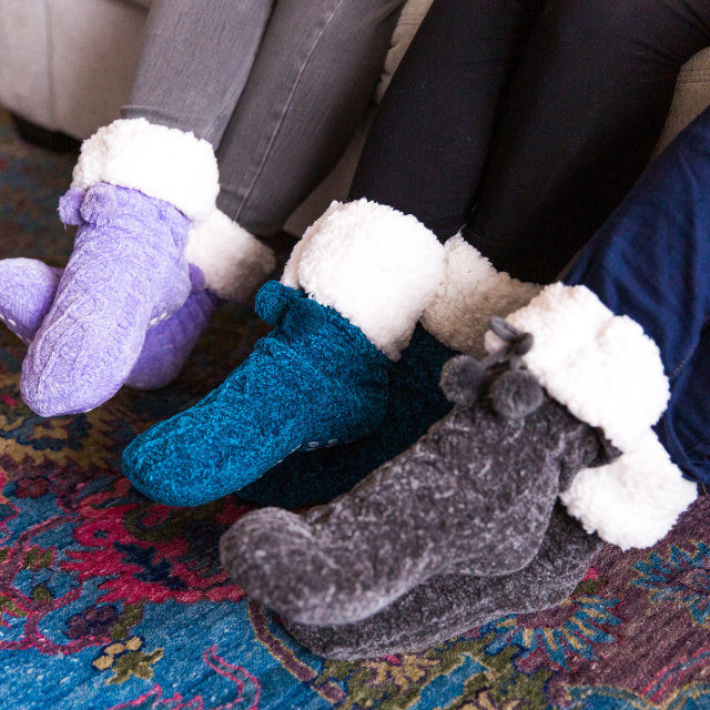 Women's Fuzzy Cable Knit Slipper Socks With Grippers